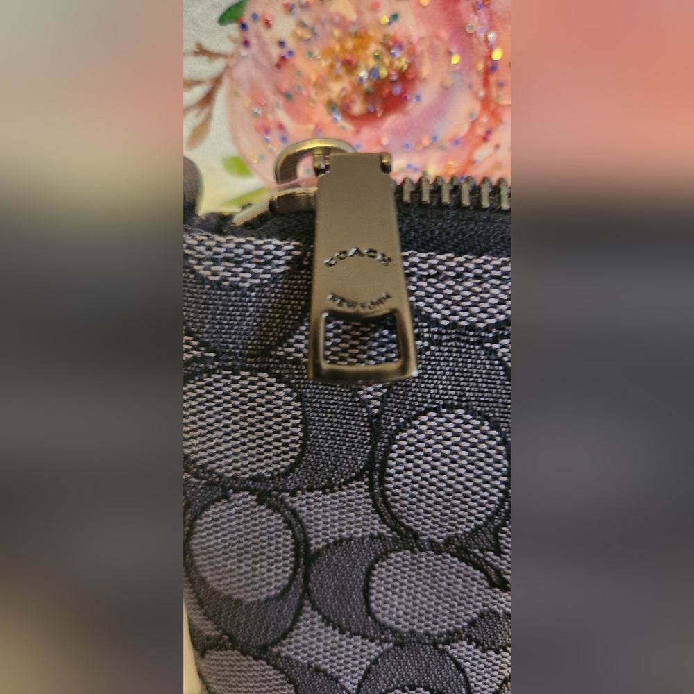 NWOT Brand New signature Coach crossbody - Picture 10 of 11